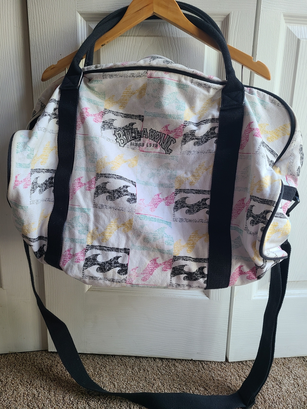Billabong White Canvas Travel Bag with Pastel Accents